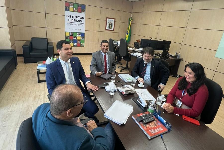 Saullo Vianna reúne com ministro e autoridades para mais unidades do Ifam em todo Amazonas 