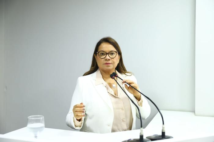 Márcia Baranda propõe lei para capacitação em prevenção de acidentes e primeiros socorros nas escolas de Parintins