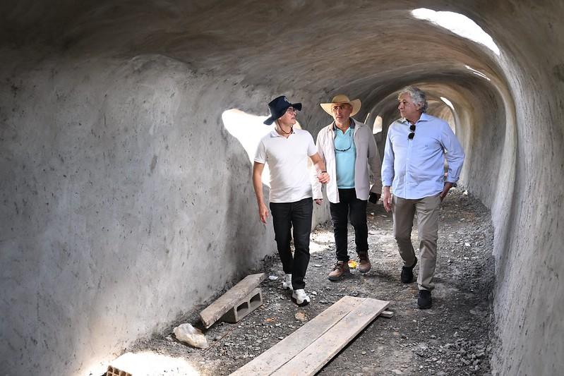 David Almeida vistoria obras da segunda etapa do parque Amazonino Mendes