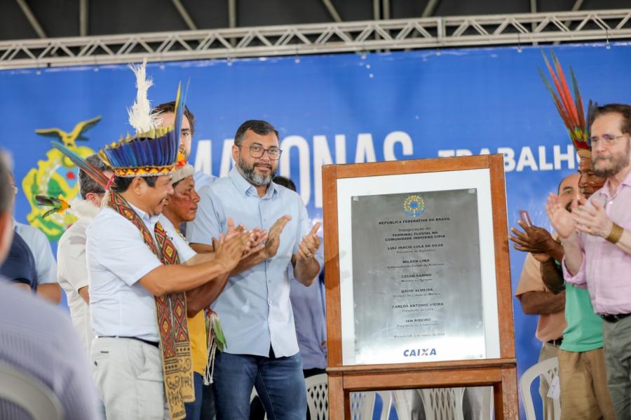 Wilson Lima entrega mais quatro terminais para comunidades indígenas que vivem do turismo