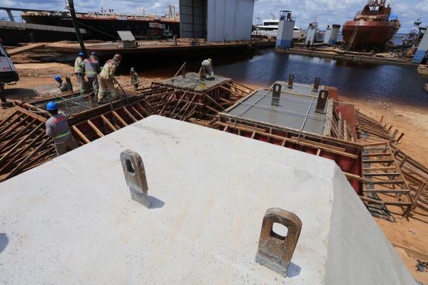 MANAUS: Prefeitura avança na construção do maior píer turístico da capital, dentro das obras do ‘Nosso Centro’