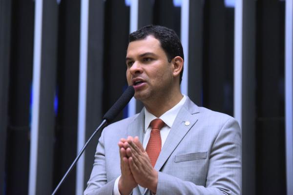 Projetos de Saullo Vianna ampliam acesso ao tratamento para Síndrome de Down na saúde pública