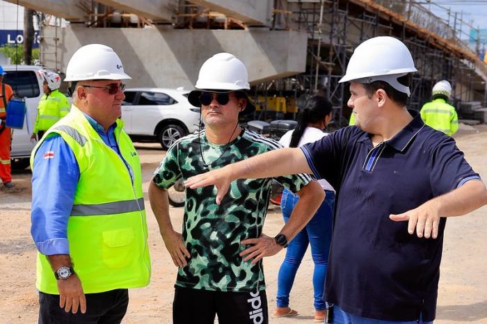 Viaduto Rei Pelé toma forma com 18 vigas implantadas pela Prefeitura de Manaus