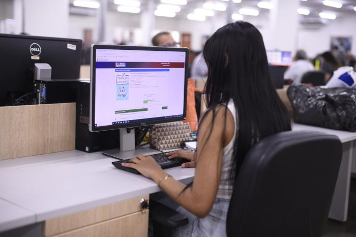 Prefeitura de Manaus prorroga inscrições para o Bolsa Idiomas até esta terça-feira