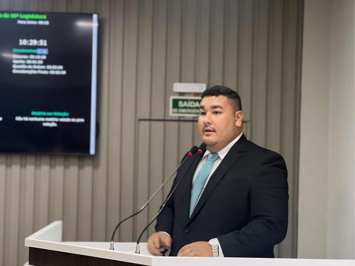 Alex Garcia propõe curso de capacitação em atendimento ao cliente para trabalhadores do Festival de Parintins