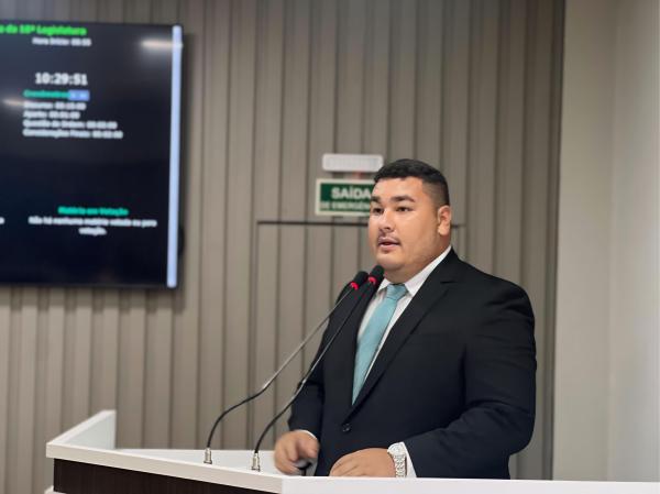 Alex Garcia propõe curso de capacitação em atendimento ao cliente para trabalhadores do Festival de Parintins