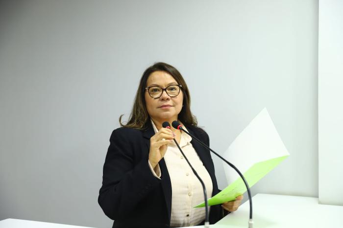 Márcia Baranda propõe a Semana de Prevenção aos males causados pelo uso de eletrônicos por bebês e crianças