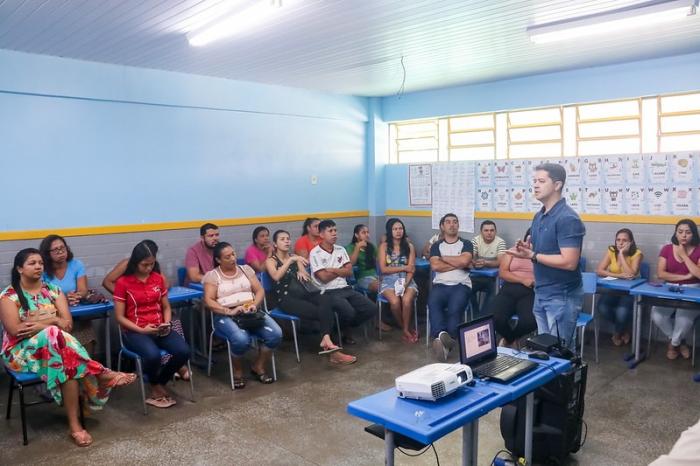 Prefeitura de Manaus aproxima famílias da escola com projeto 'Acompanhamento Familiar'