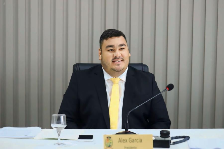 Alex Garcia propõe Mestrado em Educação para professores municipais de Parintins