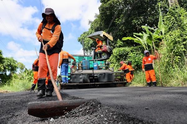 Asfalta Manaus aplica 400 toneladas em via do conjunto Boas Novas