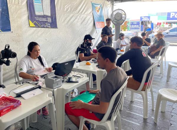 Governo do Amazonas realiza mutirão para entrega de Carteira de Identidade Nacional em Manaus