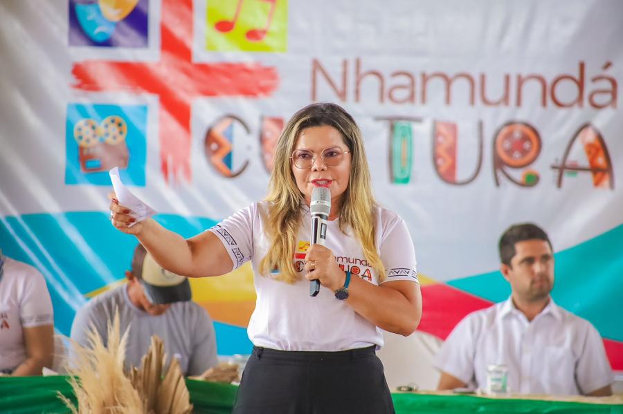 Justiça determina retirada de conteúdos ofensivos a Marina Pandolfo do Facebook 