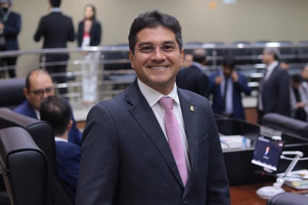 PL que garante acesso a banheiros e fraldários em farmácias de Manaus segue para sanção