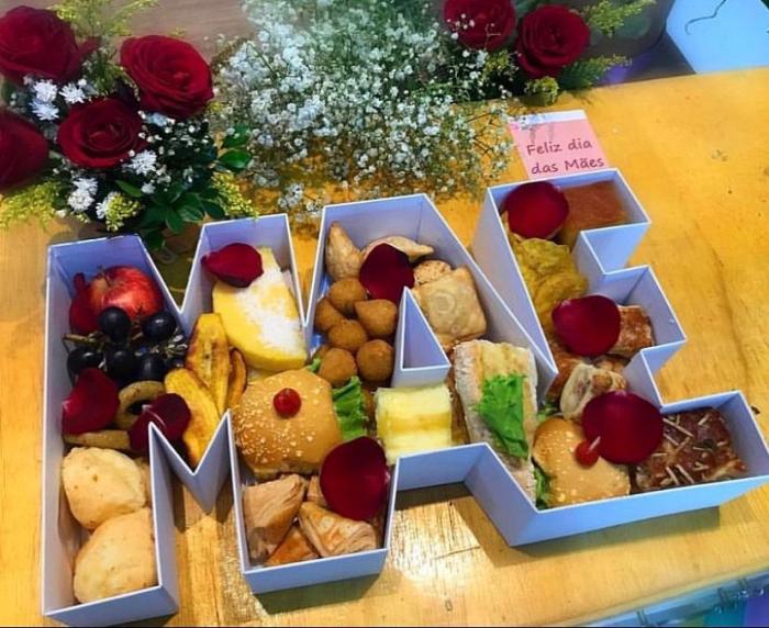 Floricultura parintinense inova ao oferecer presentes para o Dia das Mães personalizados por artistas da terra