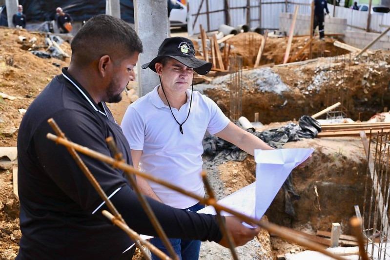 David Almeida vistoria construção de UBS porte 4 da Compensa 