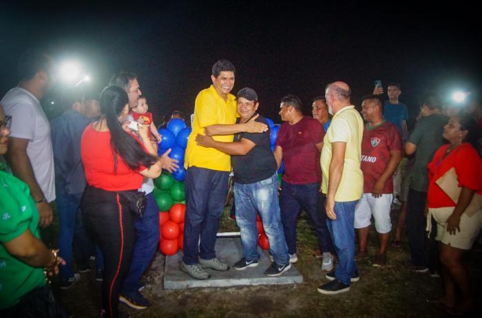 São Tomé do Mocambo recebe 17º campo iluminado da Prefeitura de Parintins