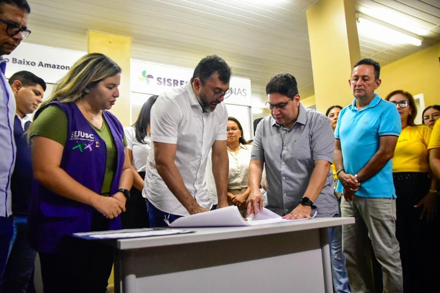 PARINTINS: Wilson Lima assina termo para reforma do PAC e anuncia núcleo do Pelci com mais de mil vagas   