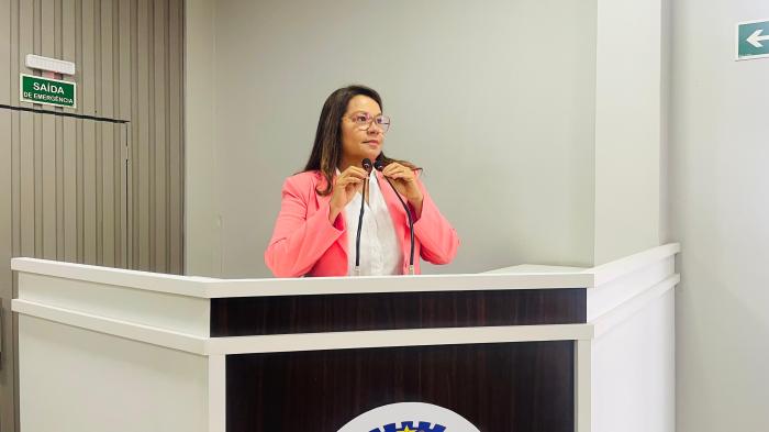 Márcia Baranda pede reforma e manutenção da escola do Remijo 