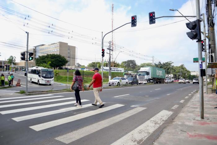 Prefeitura de Manaus prioriza segurança e instala semáforo para pedestre na Torquato Tapajós