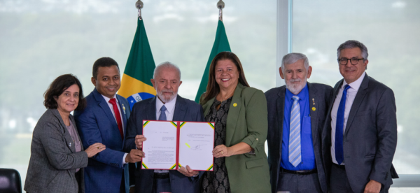 Lula sanciona lei que prioriza cuidado e qualidade de vida a pacientes com Alzheimer