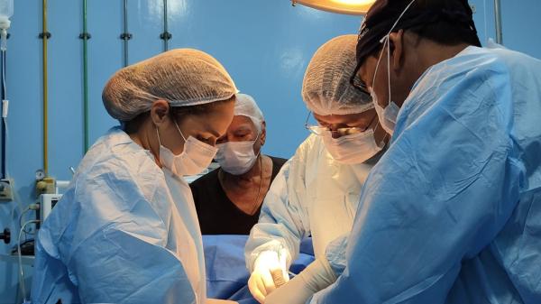 Durante jornada ginecológica, médicos retiram tumor de quase 3 kg de adolescente de 13 anos