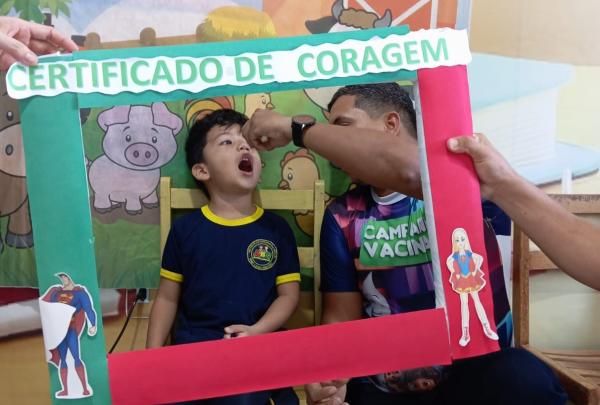 FVS-RCP alerta que atualizar a carteira de vacinação protege crianças e jovens em passeios e viagens