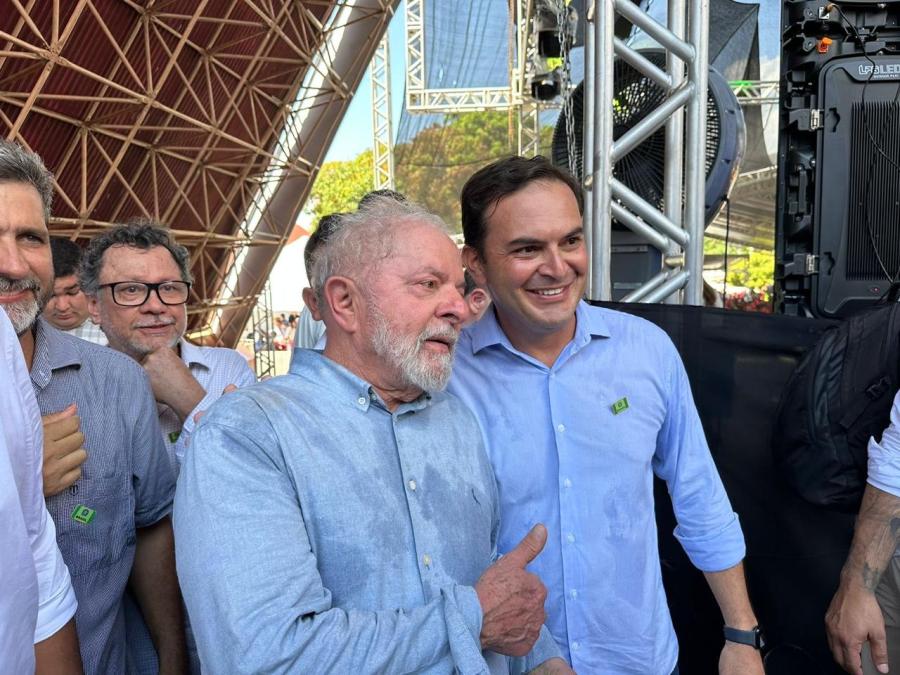 FECHADO: Lula é Mateus em Parintins