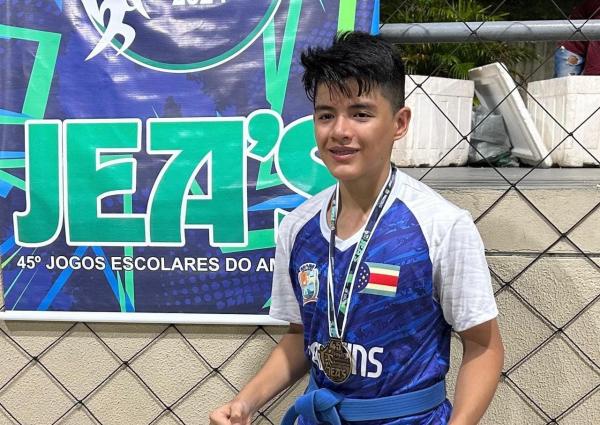Karatê do Colégio do Carmo conquista medalha inédita no JEAs