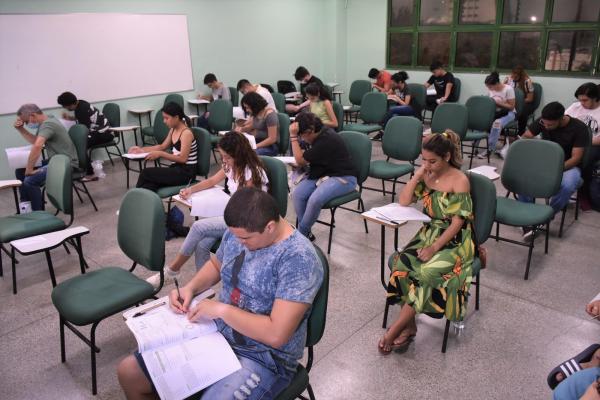 Prazo para solicitar isenção das taxas de inscrição do Vestibular e SIS da UEA termina nesta sexta-feira