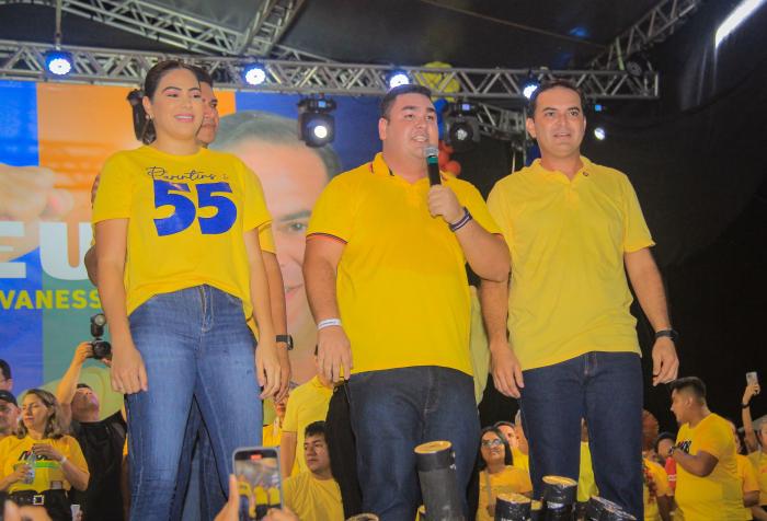 Alex Garcia oficializa candidatura à reeleição como vereador em Parintins ao lado de Mateus e Vanessa