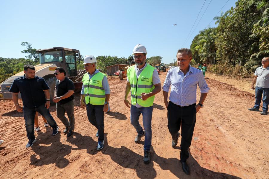 Wilson Lima vistoria avanço das obras no Ramal do Pau Rosa, na zona rural de Manaus