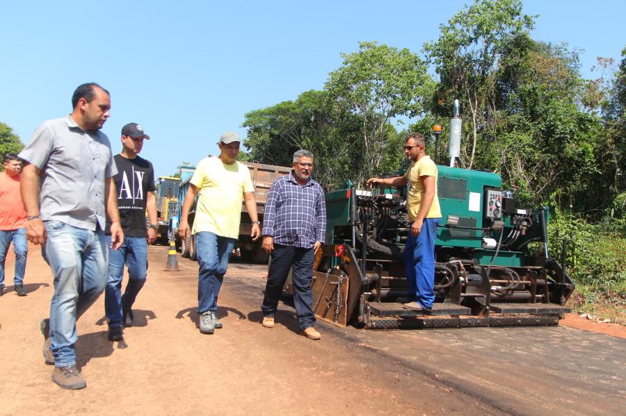 Prefeitura de Parintins asfalta Ramal do Mato Grosso, na Vila Amazônia