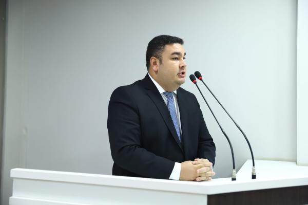 Alex Garcia quer responsabilização de autores de queimadas em Parintins