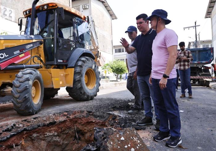 David Almeida vistoria serviço de manutenção da rede de drenagem no conjunto Tocantins