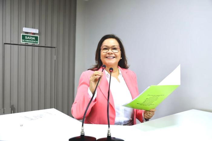 Márcia Baranda defende a implementação do Programa Estação Juventude em Parintins
