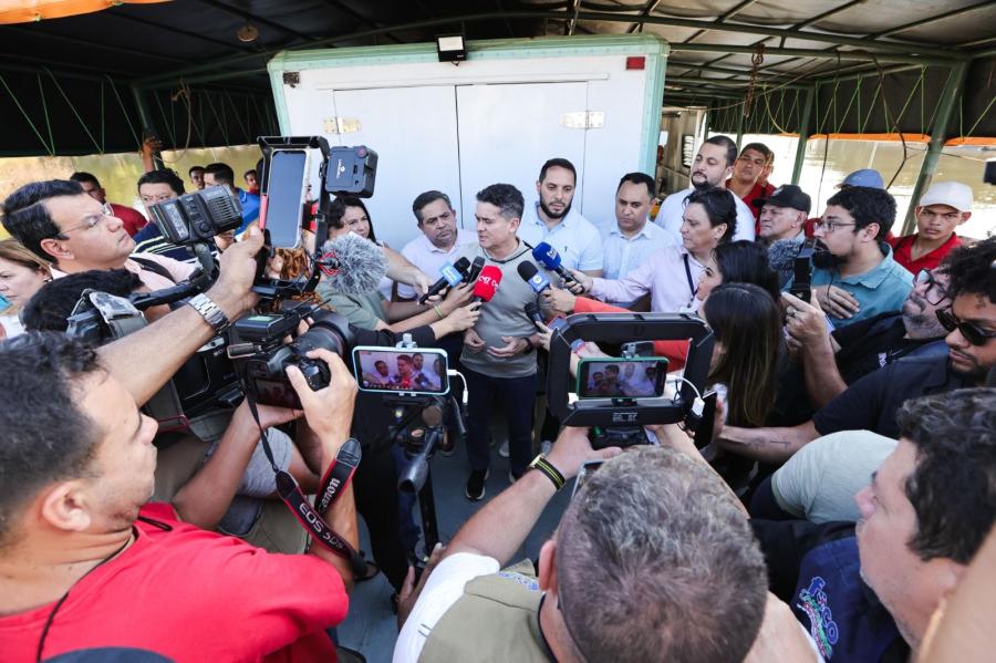 David Almeida antecipa envio de alimentos para escolas ribeirinhas e evita desabastecimento durante a estiagem