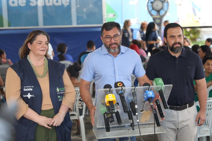 Wilson Lima acompanha serviços da Carreta da Saúde no bairro Grande Vitória