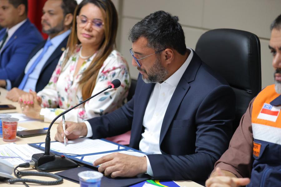Wilson Lima decreta situação de emergência para 62 municípios do Amazonas Wilson Lima decreta situação de emergência para 62 municípios do Amazonas