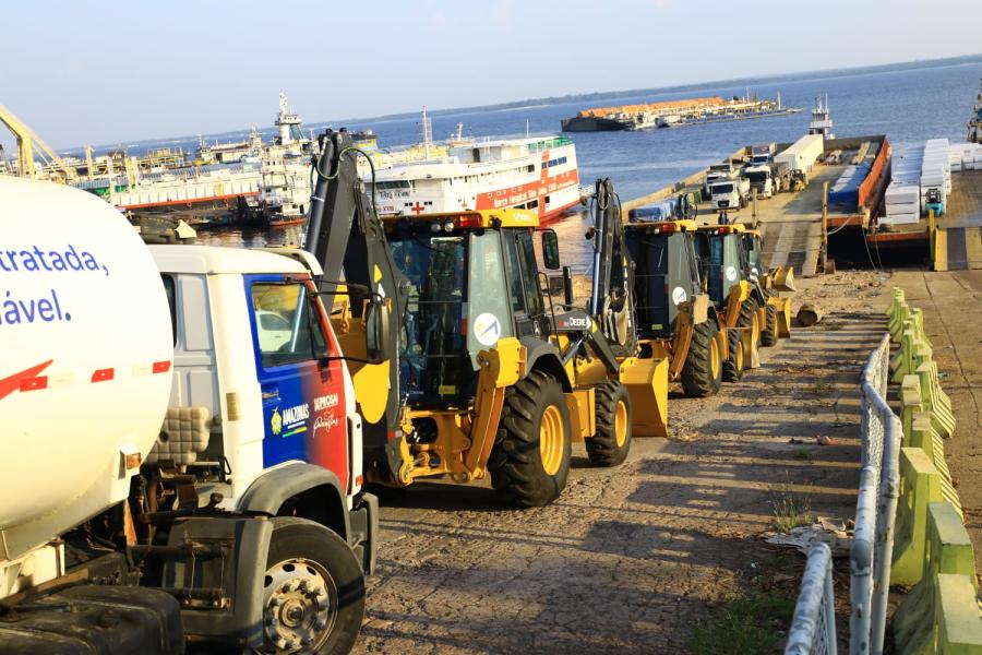 Governo do Amazonas embarca equipamentos para obras do Prosai Parintins