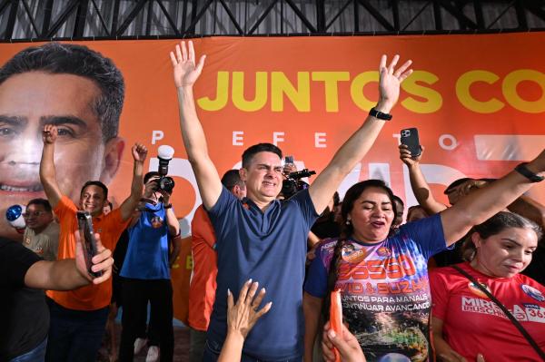 Aproximação das eleições aumenta a preferência dos manauaras por David Almeida