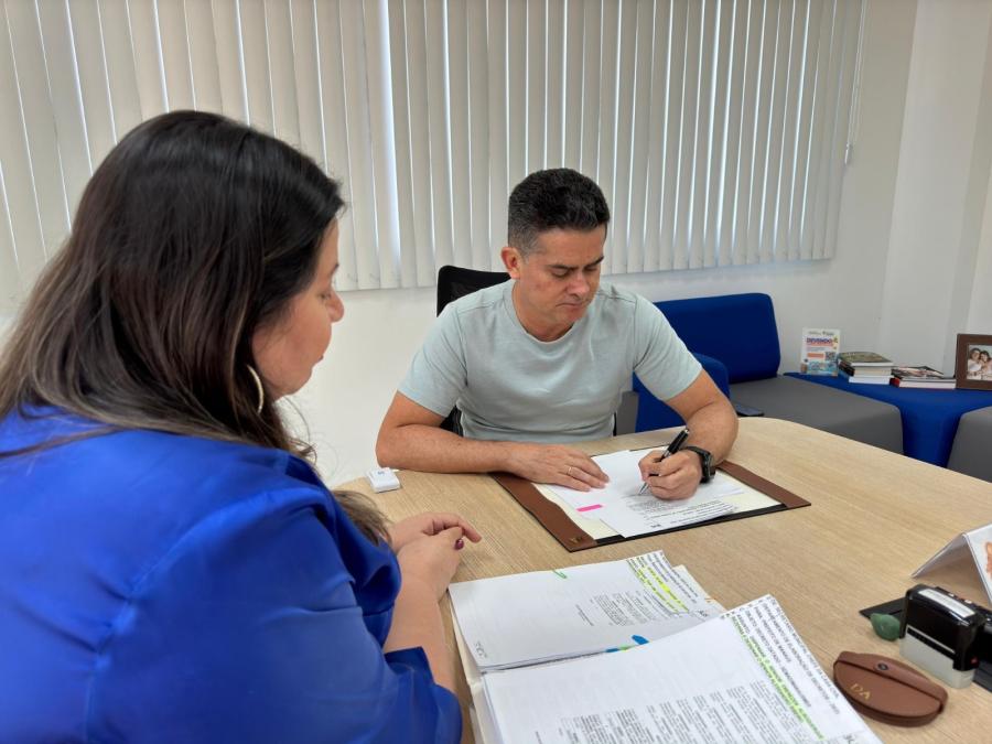 David Almeida decreta situação de emergência em razão da estiagem em Manaus