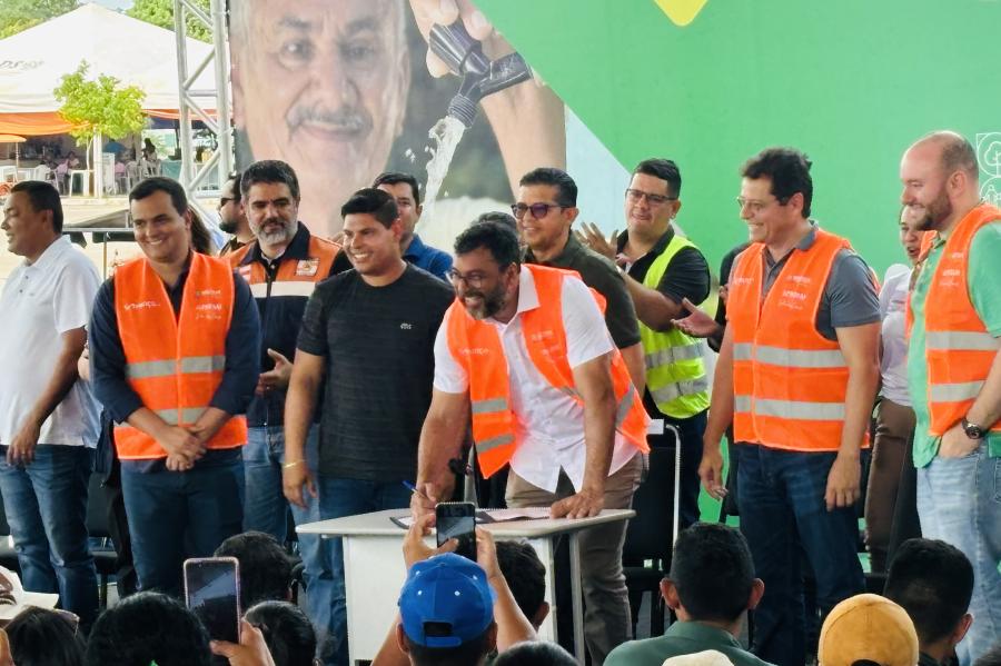 PROSAI PARINTINS: Wilson Lima assina ordem de serviço para obras de água e esgoto PROSAI PARINTINS: Wilson Lima assina ordem de serviço para obras de água e esgoto