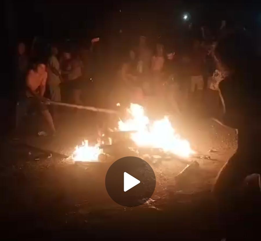 VÍDEO: Suspeito de estuprar e matar criança tem morto e tem corpo incendiado por população em Jutaí (AM) VÍDEO: Suspeito de estuprar e matar criança tem morto e tem corpo incendiado por população em Jutaí (AM)