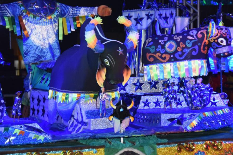 Caprichoso é bicampeão do 22° Festival Folclórico de Bois em Miniatura Caprichoso é bicampeão do 22° Festival Folclórico de Bois em Miniatura
