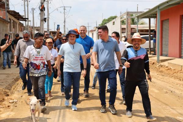 Prefeitura de Manaus realiza primeira pavimentação na comunidade 'Cemitério Indígena', bairro Nova Cidade