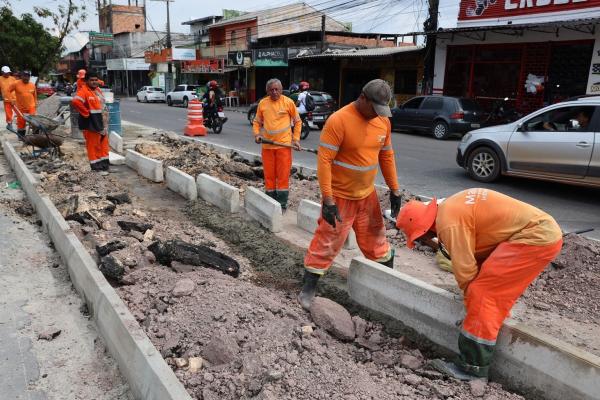 MANAUS: Prefeitura constrói canteiro central nas avenidas Margarita e Nepal, no bairro Nova Cidade