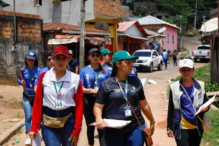 Governo do Amazonas auxilia famílias afetadas por deslizamento em Manacapuru