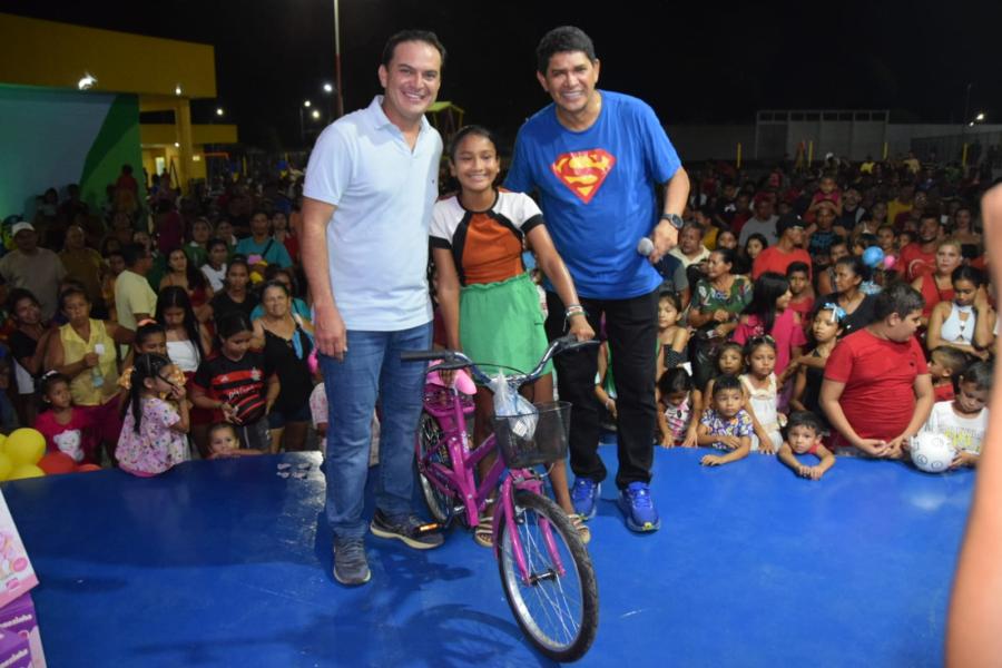 Bi Garcia proporciona alegria na inauguração da Cidade da Criança do Mocambo Bi Garcia proporciona alegria na inauguração da Cidade da Criança do Mocambo