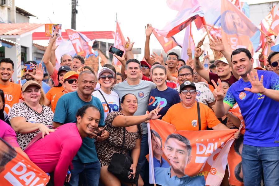 Junto ao povo, David Almeida inicia caminhadas do segundo turno Junto ao povo, David Almeida inicia caminhadas do segundo turno