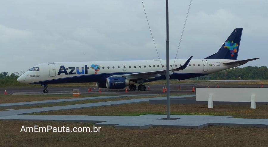Avião da Azul colide com ave e voo seguinte é cancelado Avião da Azul colide com ave e voo seguinte é cancelado